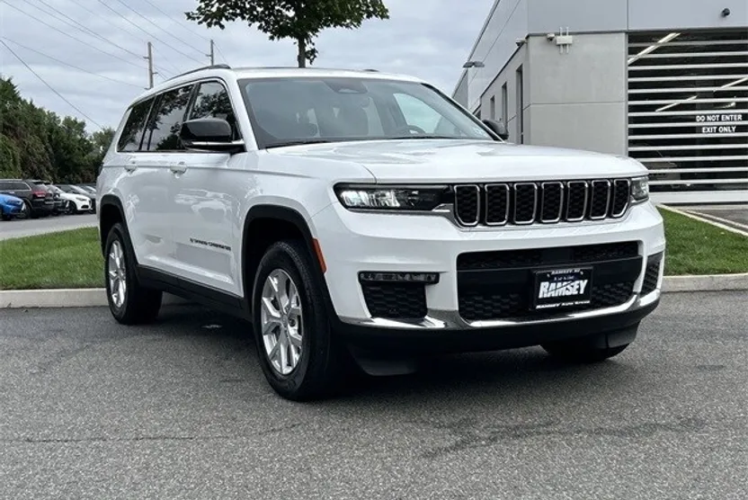 2023 Jeep Grand Cherokee Limited photo 1