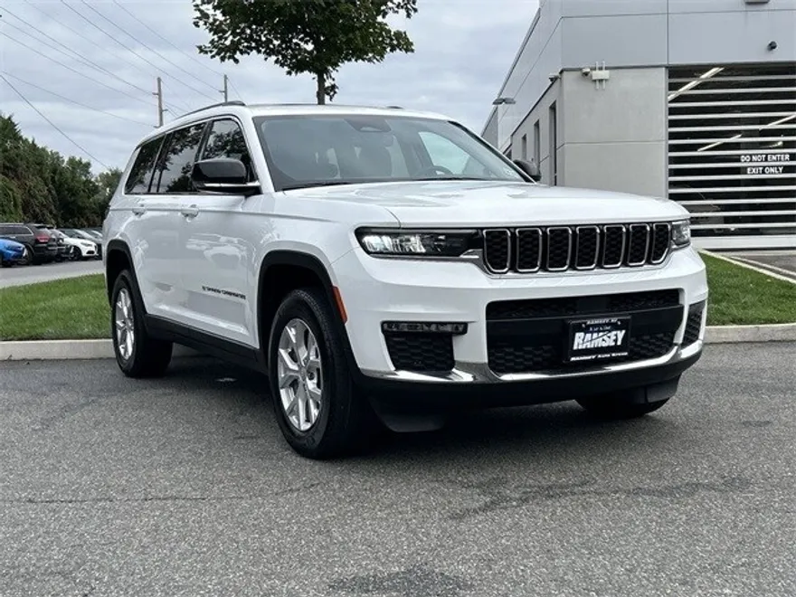 2023 Jeep Grand Cherokee Limited photo 1