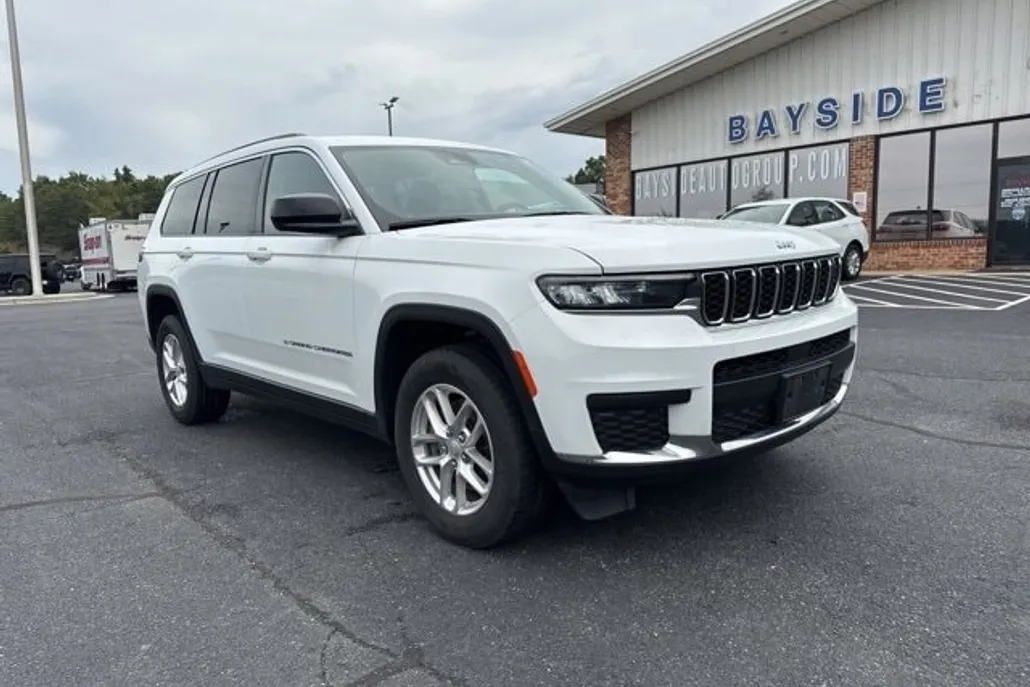 2021 Jeep Grand Cherokee Laredo photo 1