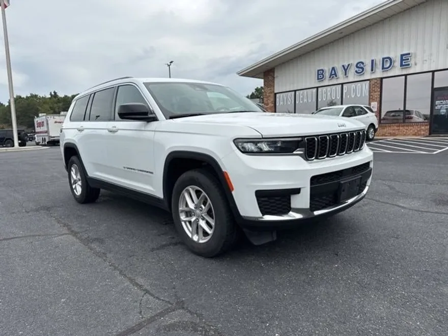 2021 Jeep Grand Cherokee Laredo photo 1