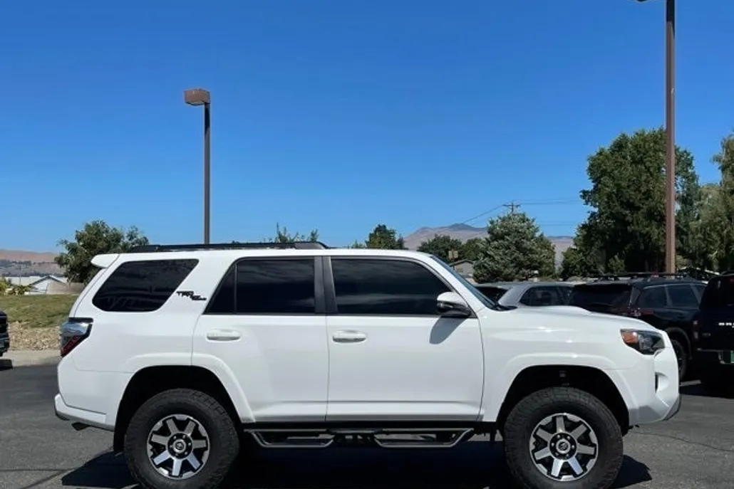 2023 Toyota 4Runner TRD Off-Road Premium photo 1