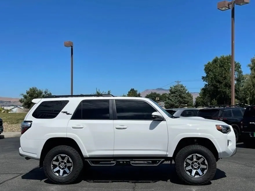 2023 Toyota 4Runner TRD Off-Road Premium photo 1