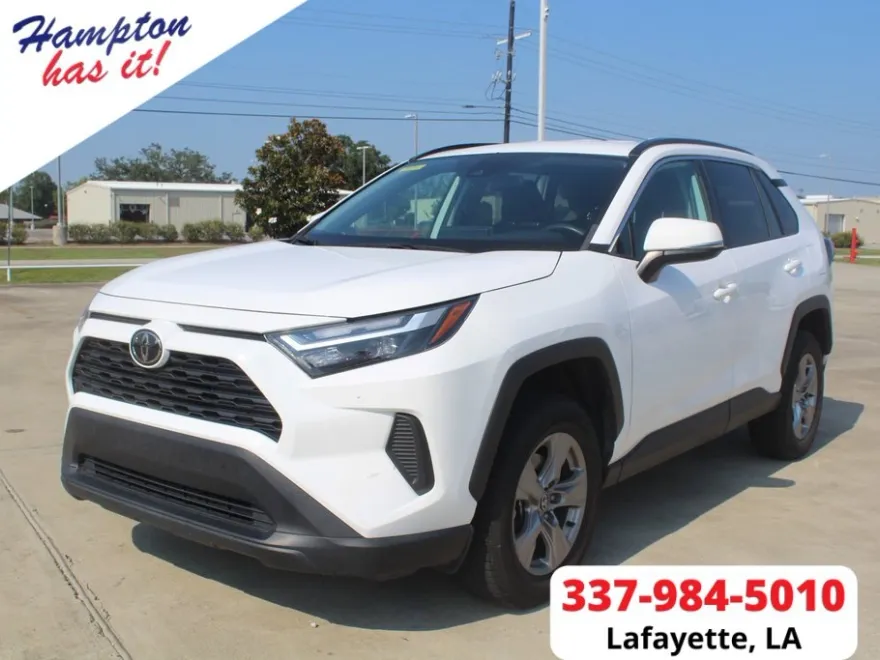 2023 Toyota RAV4 XLE photo 1