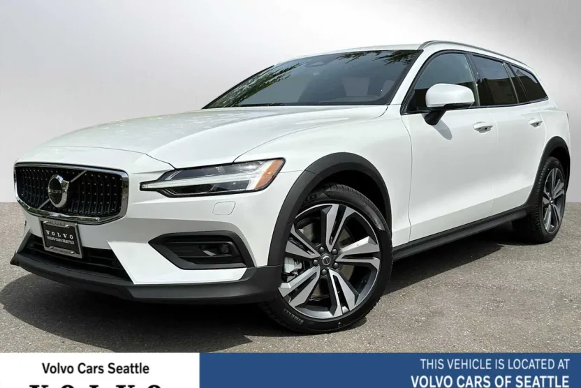 2025 Volvo V60 Cross Country B5 Plus photo 1