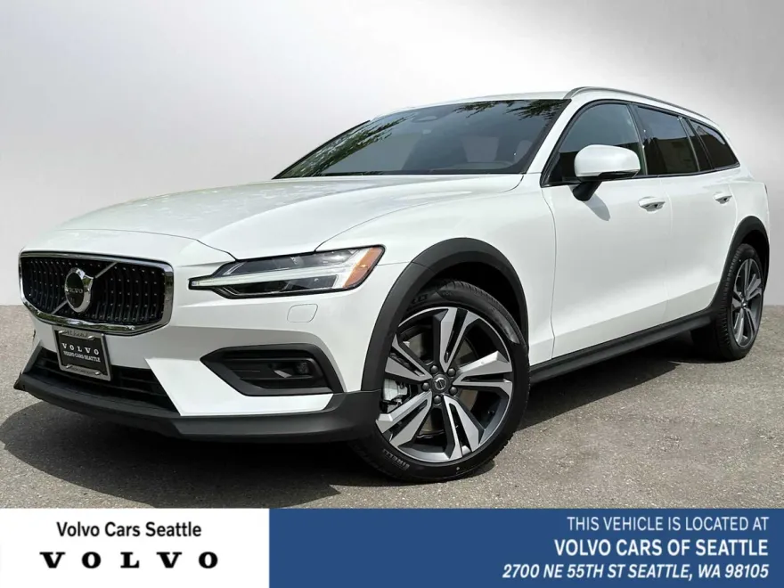 2025 Volvo V60 Cross Country B5 Plus photo 1