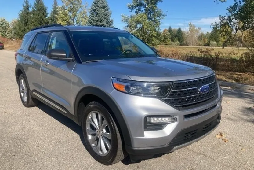 2022 Ford Explorer XLT photo 1