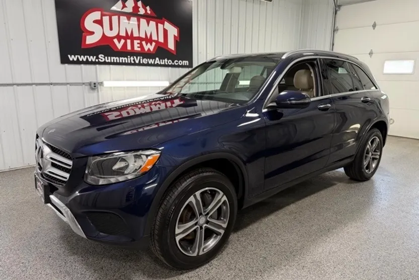 2017 Mercedes Benz GLC 300 4MATIC photo 1