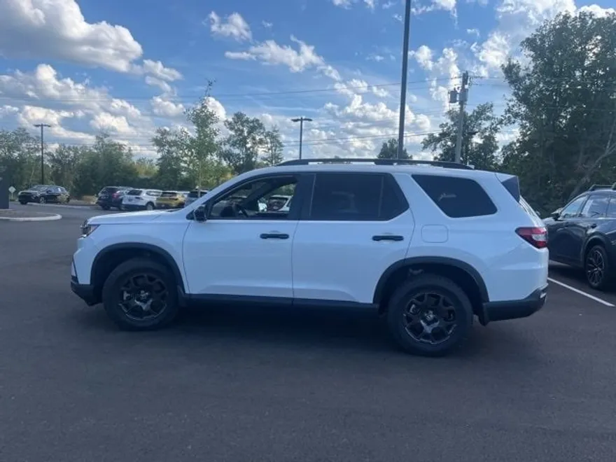 2025 Honda Pilot TrailSport photo 1