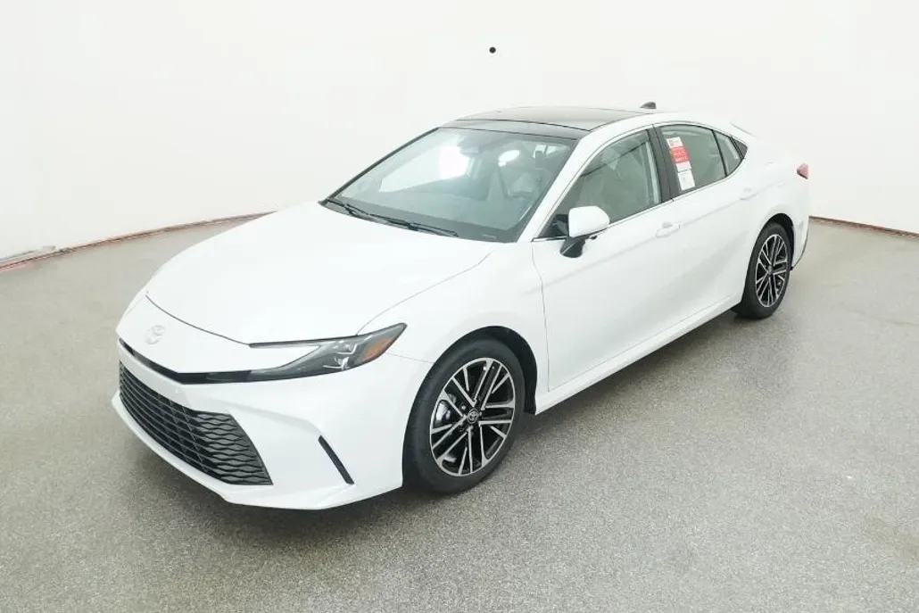 2025 Toyota Camry XLE photo 1