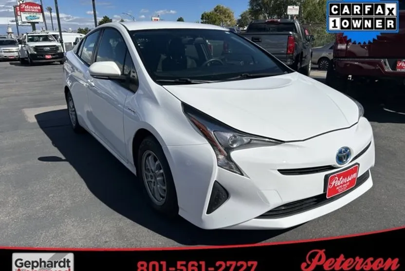 2016 Toyota Prius Two photo 1