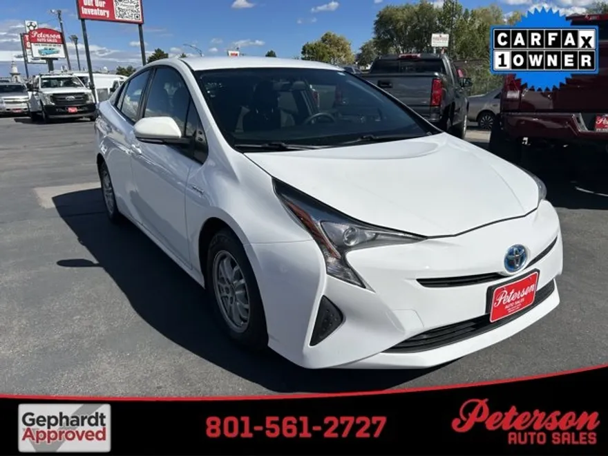 2016 Toyota Prius Two photo 1