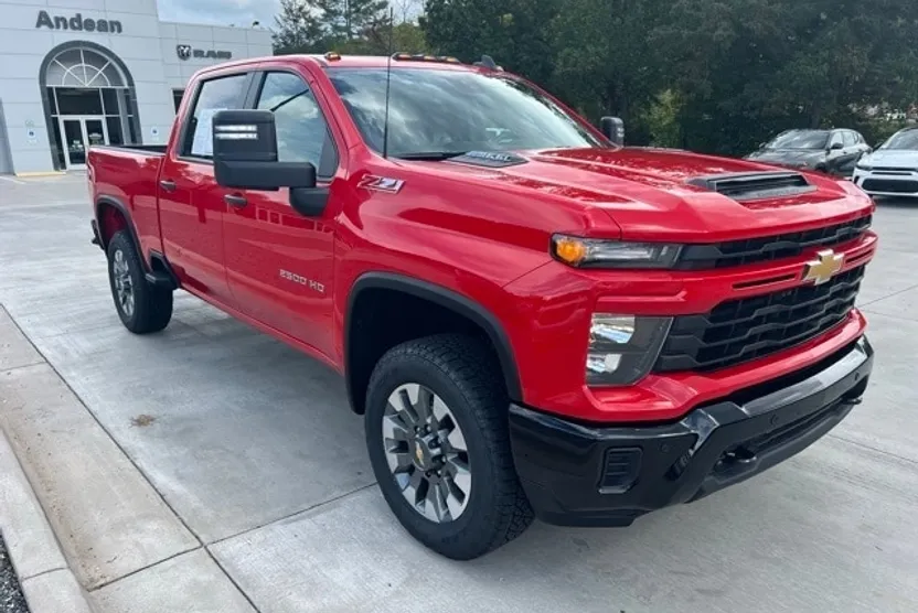 2025 Chevrolet Silverado 2500HD Custom photo 1