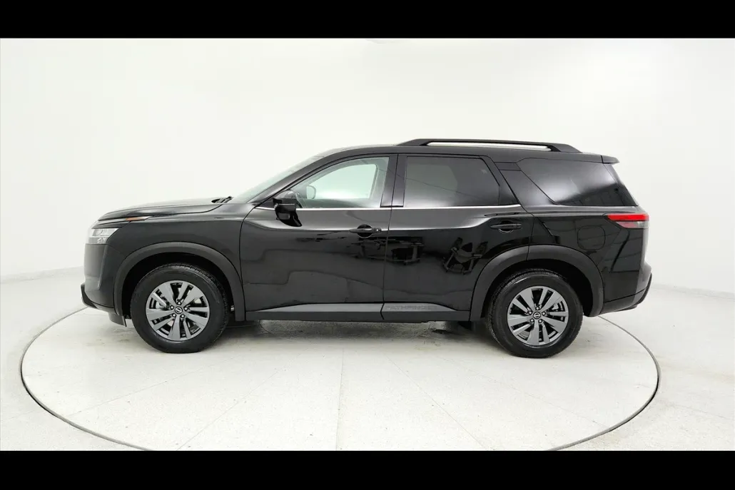 2022 Nissan Pathfinder SV photo 1