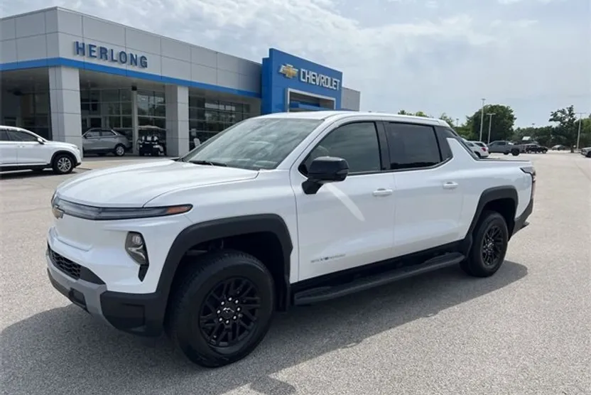2025 Chevrolet Silverado EV LT photo 1