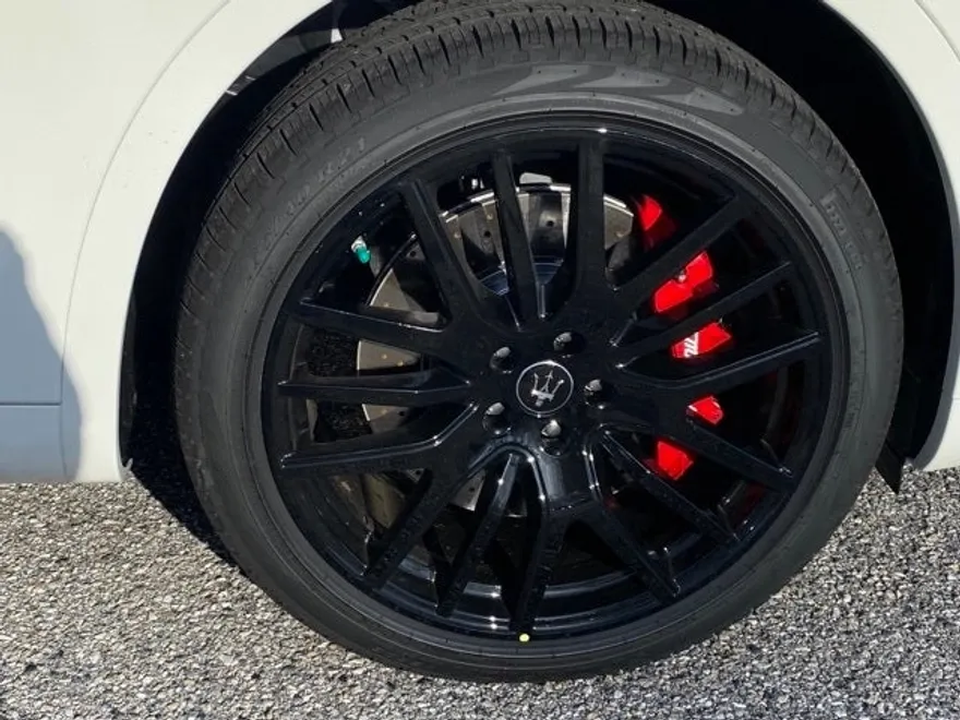 2024 Maserati Levante Modena photo 12