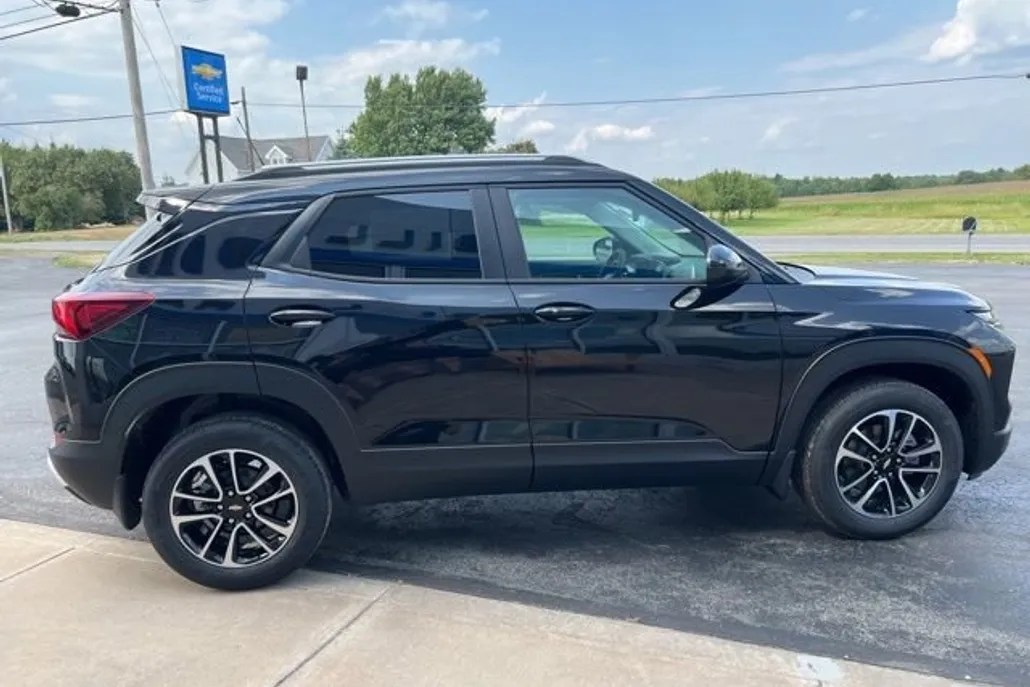 2026 Chevrolet Trailblazer LT photo 1