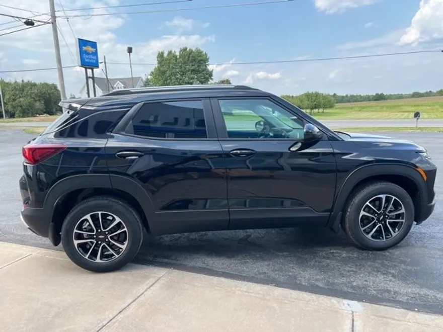 2026 Chevrolet Trailblazer LT photo 1