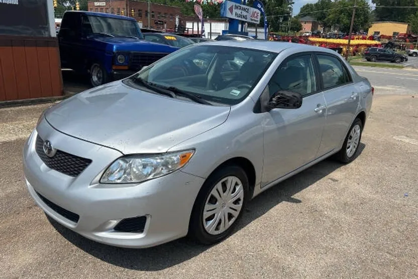 2010 Toyota Corolla XLE photo 1