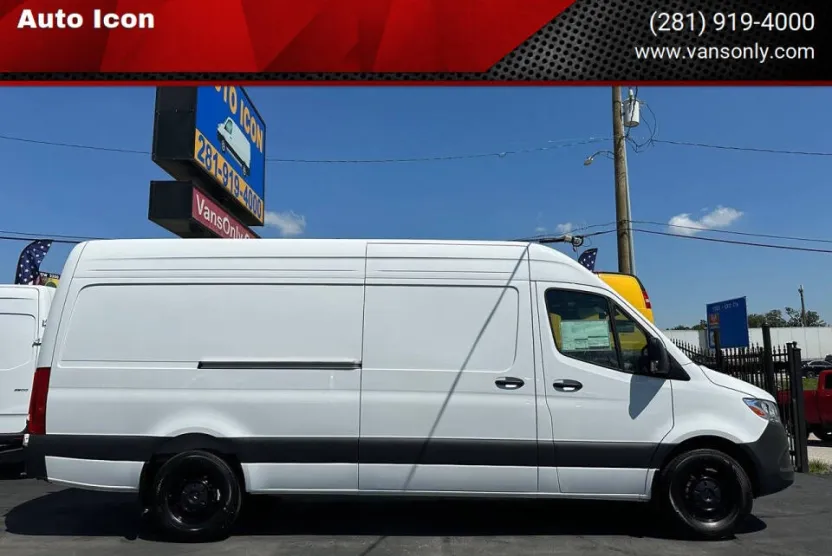 2025 Mercedes Benz Sprinter 2500 photo 1
