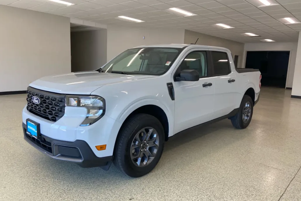 2025 Ford Maverick XLT photo 1