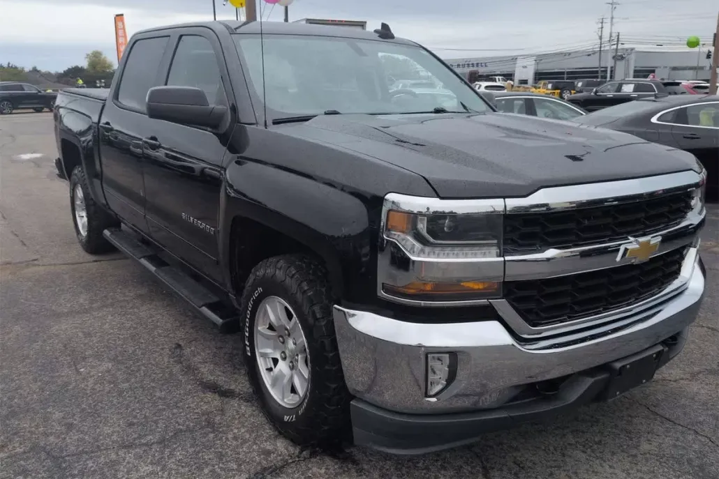 2018 Chevrolet Silverado 1500 LT photo 1