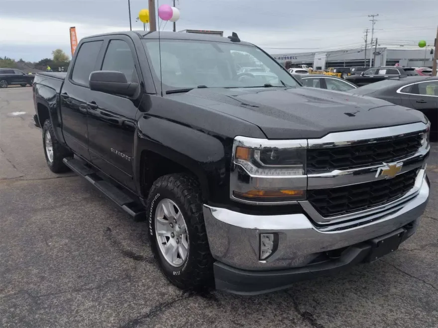 2018 Chevrolet Silverado 1500 LT photo 1