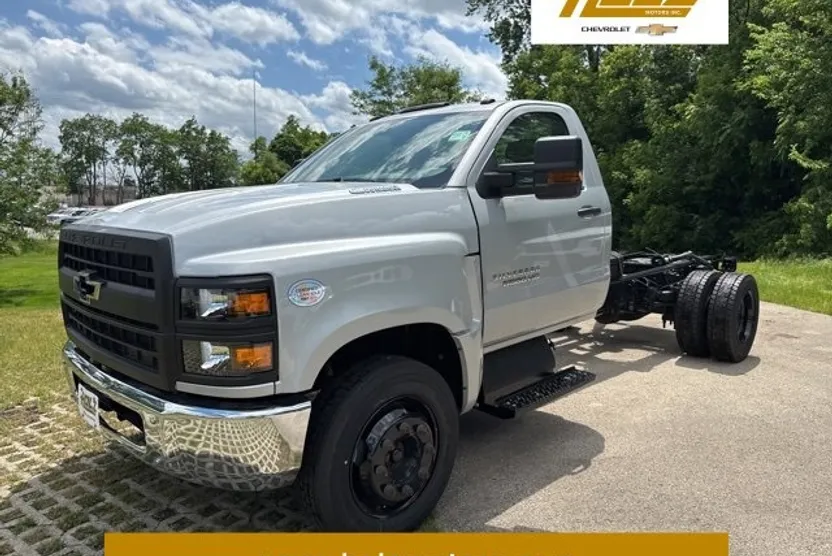 2024 Chevrolet Silverado 5500HD Work Truck photo 1