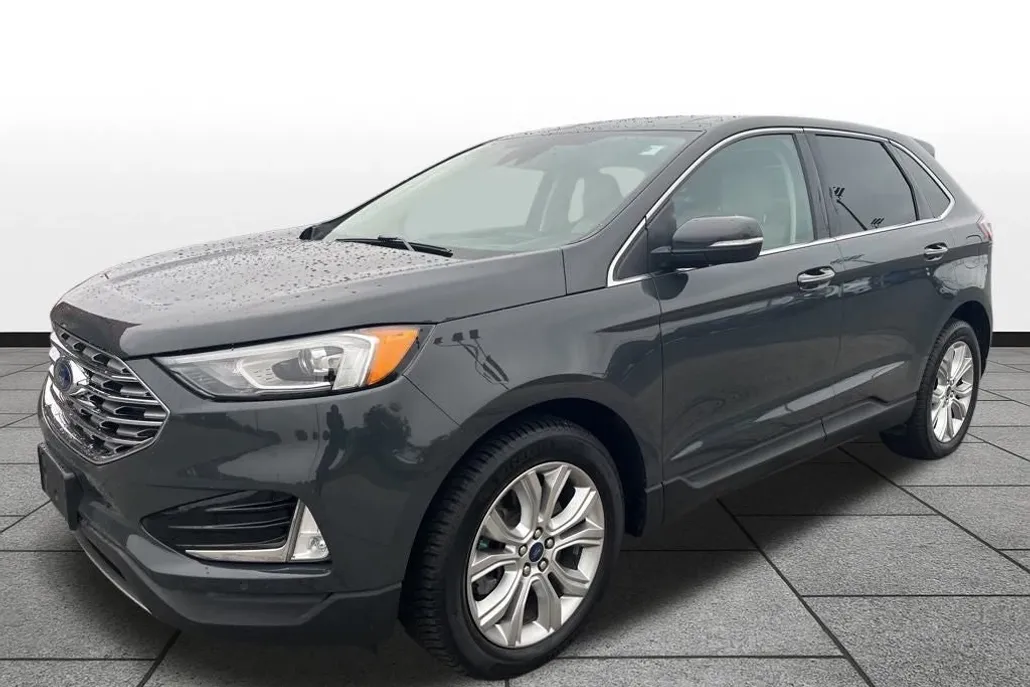 2021 Ford Edge Titanium photo 1