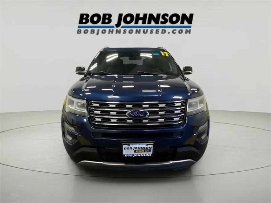 2017 Ford Explorer XLT photo 1