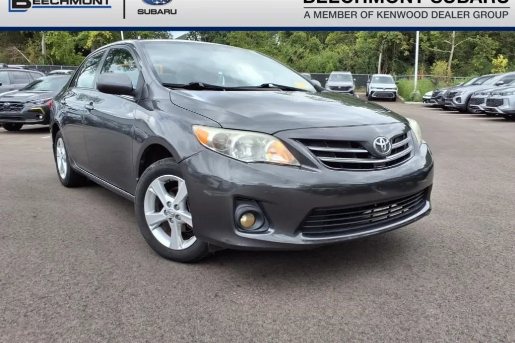 2013 Toyota Corolla LE photo 1