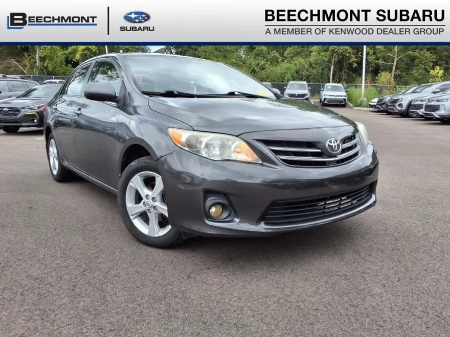 2013 Toyota Corolla LE photo 1