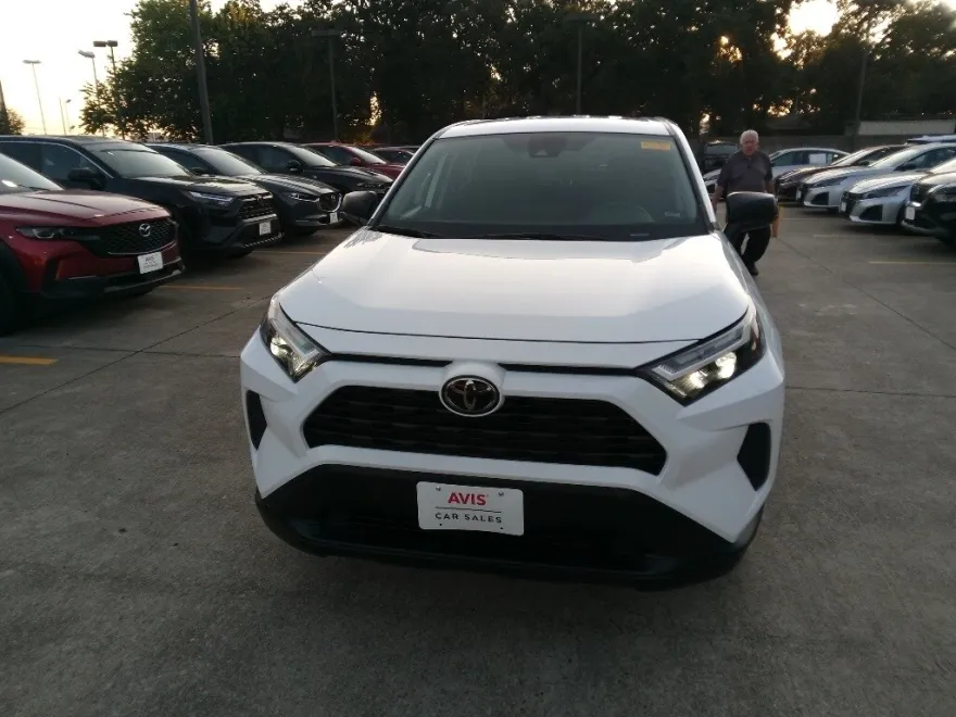 2025 Toyota RAV4 LE photo 1