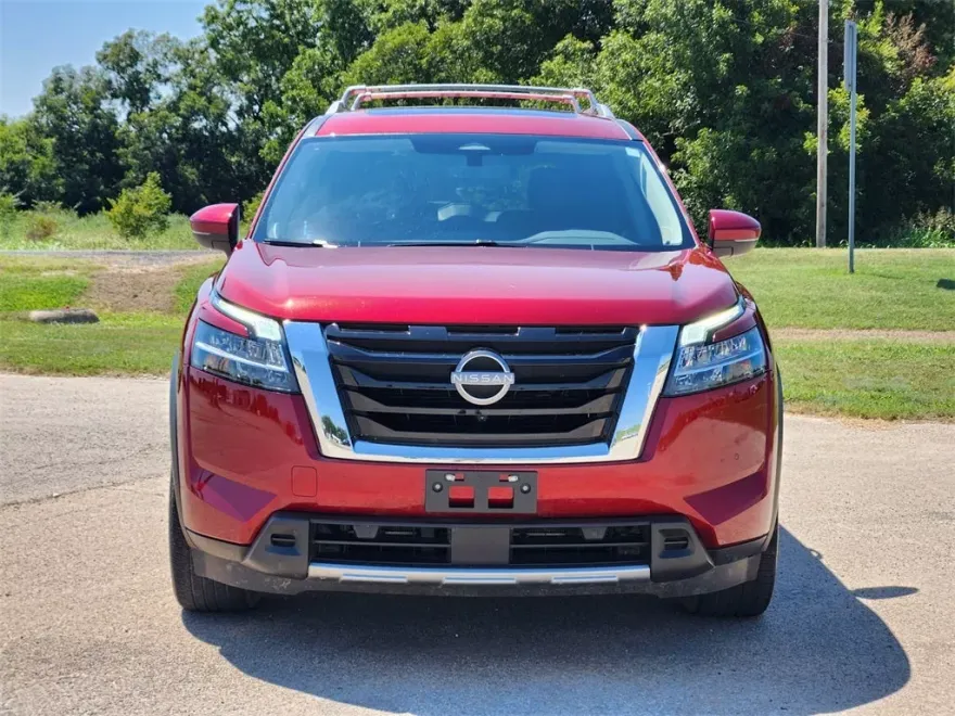 2024 Nissan Pathfinder SL photo 1