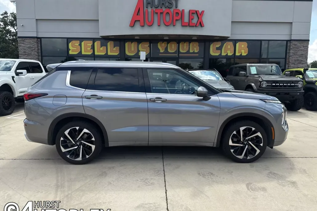 2022 Mitsubishi Outlander SEL photo 1