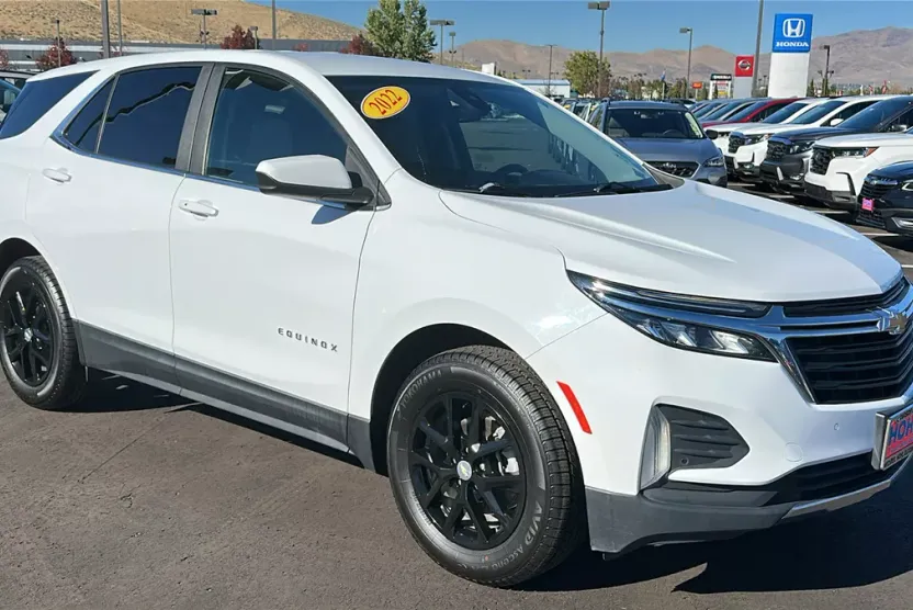 2022 Chevrolet Equinox LT photo 1