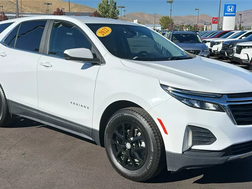 2022 Chevrolet Equinox LT photo 1