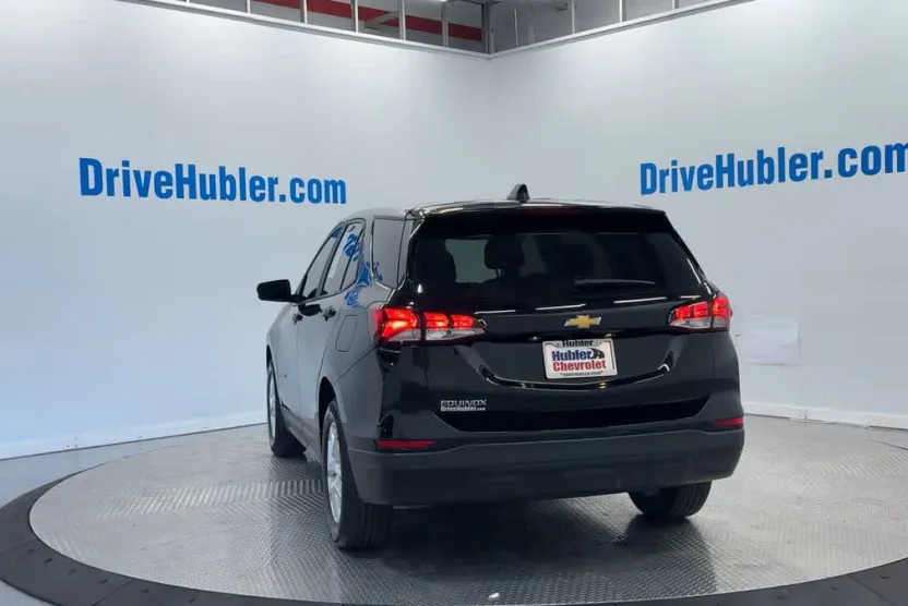 2022 Chevrolet Equinox LS photo 1