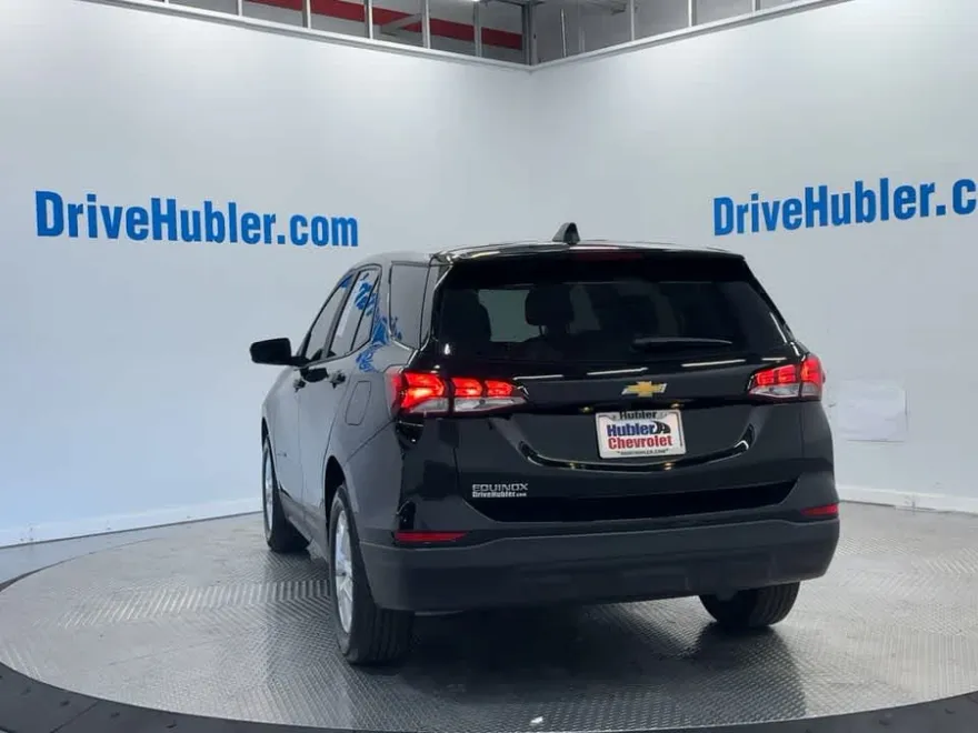 2022 Chevrolet Equinox LS photo 1