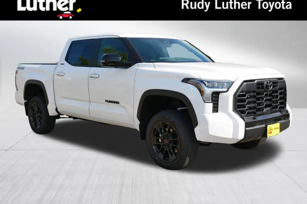 2026 Toyota Tundra Limited CrewMax photo 1