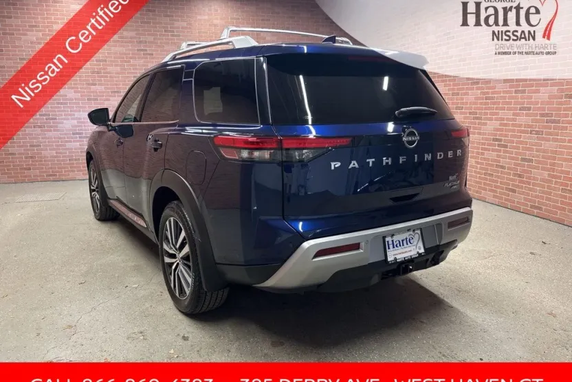 2022 Nissan Pathfinder Platinum photo 1