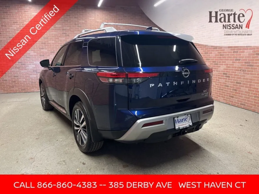 2022 Nissan Pathfinder Platinum photo 1