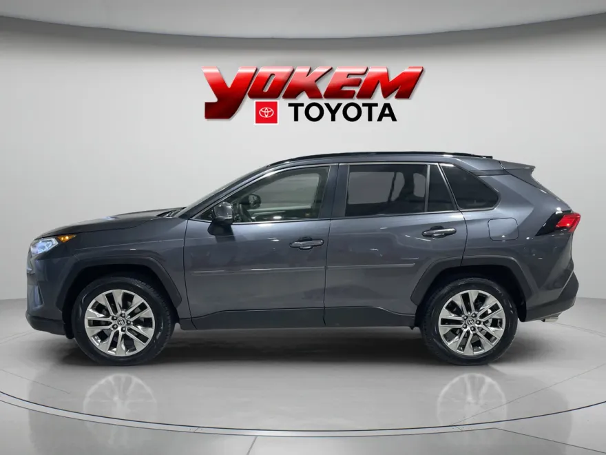 2020 Toyota RAV4 XLE Premium photo 1
