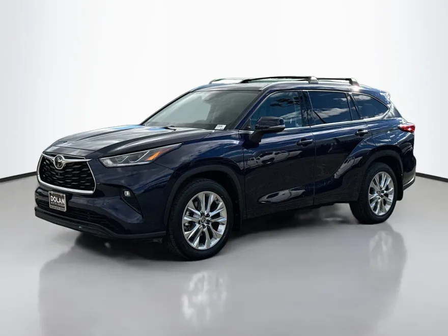 2022 Toyota Highlander Limited photo 1