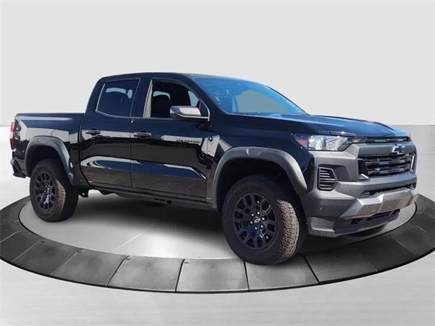2025 Chevrolet Colorado Trail Boss photo 1