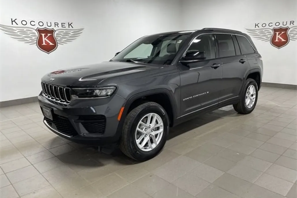 2023 Jeep Grand Cherokee Laredo photo 1