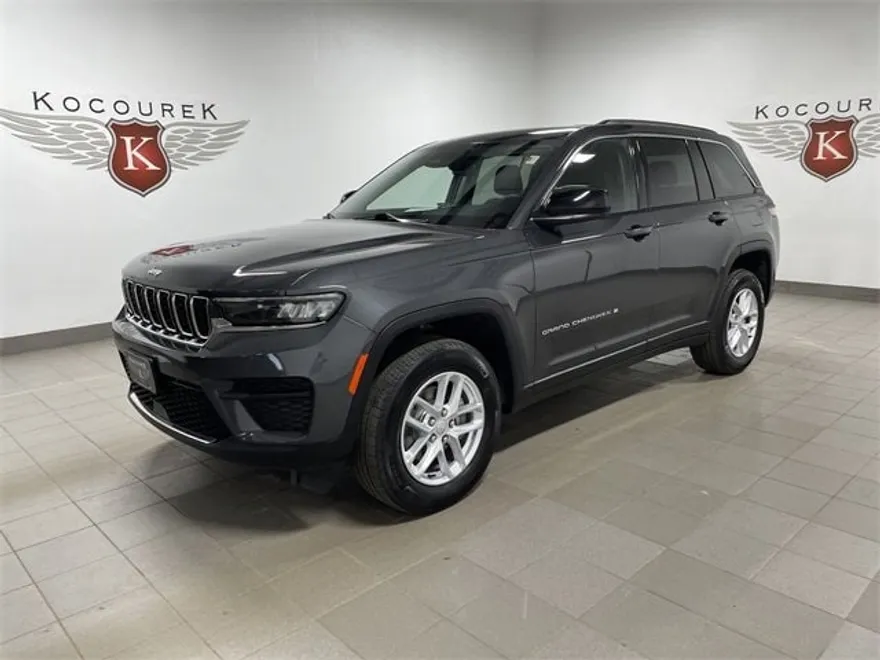2023 Jeep Grand Cherokee Laredo photo 1