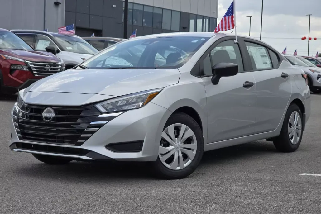 2025 Nissan Versa S photo 1