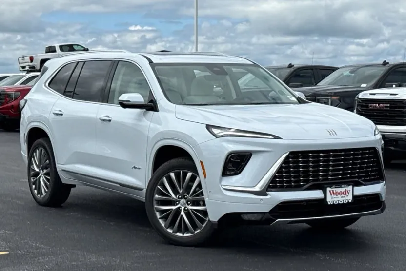 2026 Buick Enclave Avenir photo 1