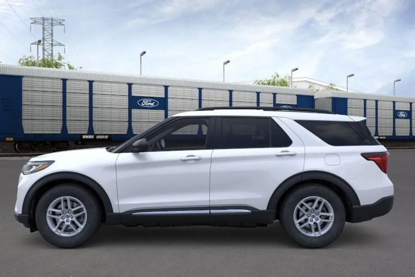 2025 Ford Explorer photo 1