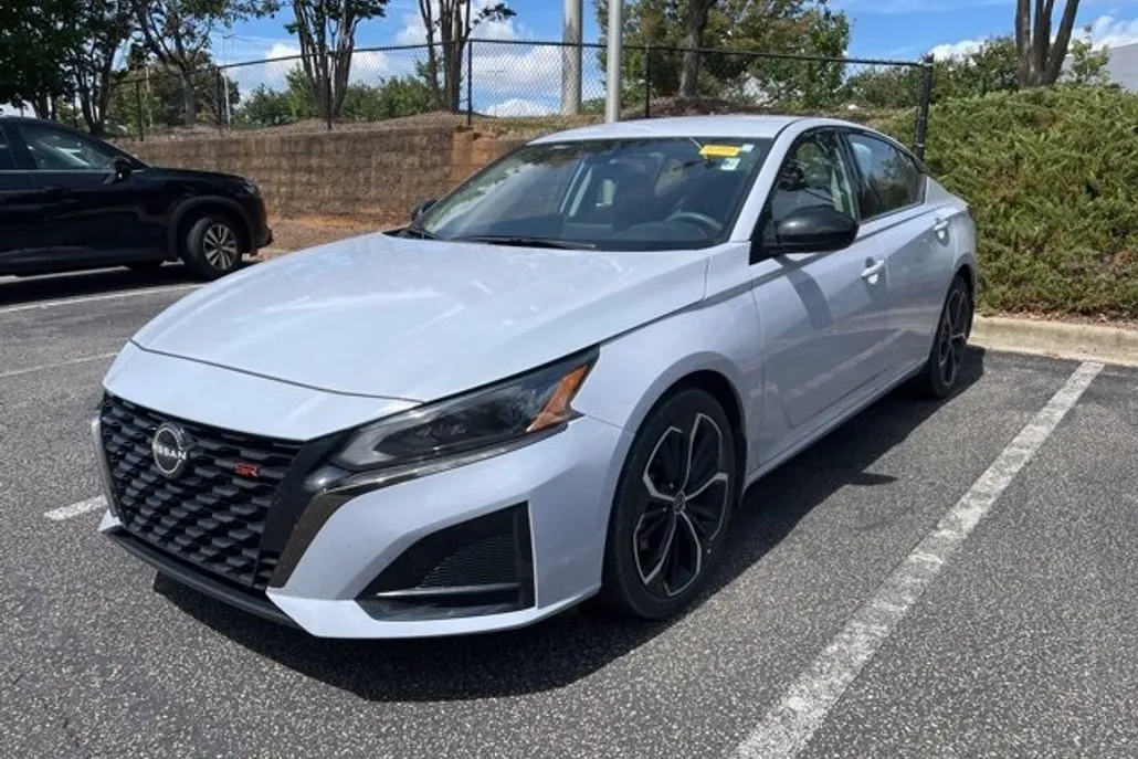 2024 Nissan Altima 2.5 SR photo 1